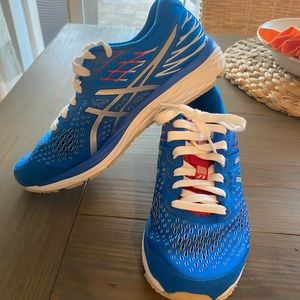 ASICS GEl cummulus Worn once for 2.5 miles! Size 8